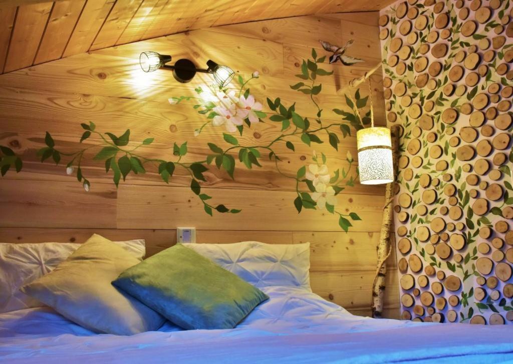 Au-Dela Des Nuages, Maison D'Hotes Insolite & Spa Aubessagne Экстерьер фото