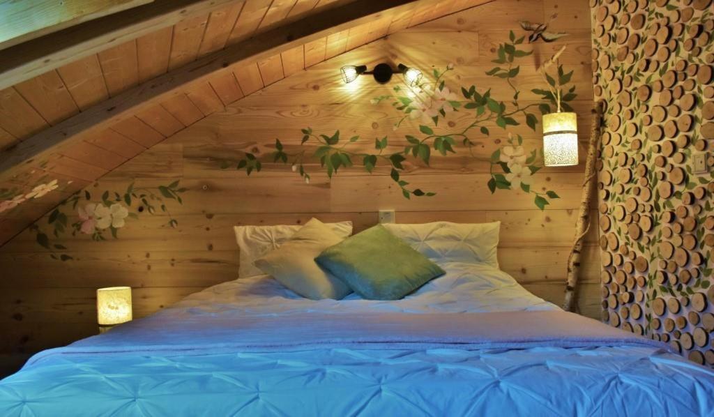 Au-Dela Des Nuages, Maison D'Hotes Insolite & Spa Aubessagne Экстерьер фото